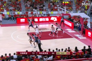 以球领人！庞峥麟推反击快速上球，贺希宁快下轻松上篮打进！